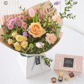 Spring Trending Hand tied with Chocolates Gift Set