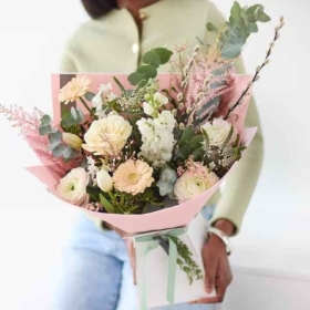 Spring trending Handtied